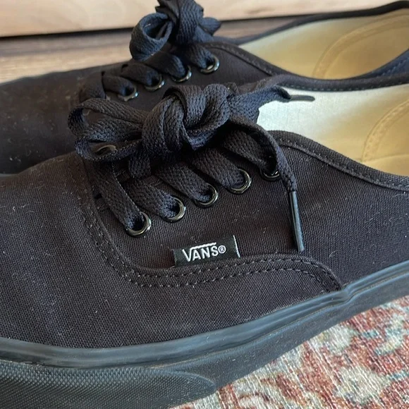 Vans Authentic All Black Skate shoes women’s size 10 - Picture 3 of 8